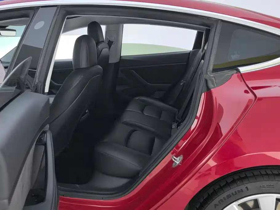 Tesla Model 3 — миниатюра 11
