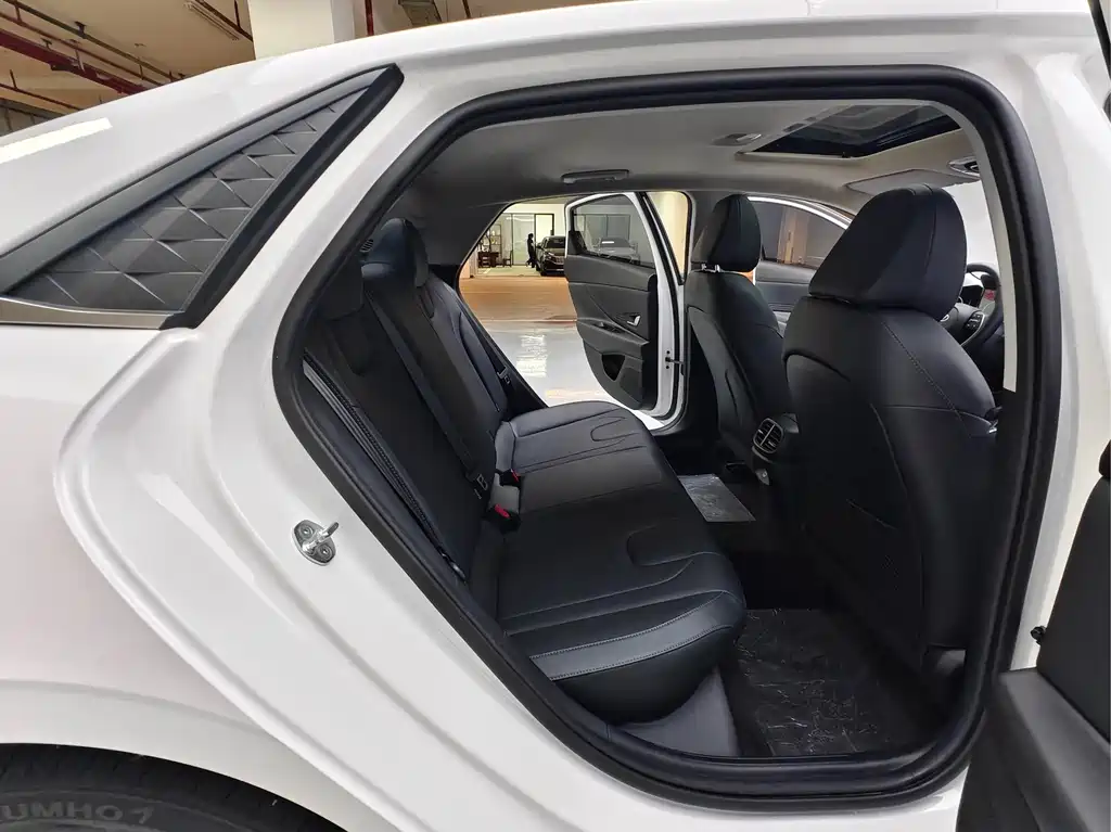 Hyundai Elantra — миниатюра 19