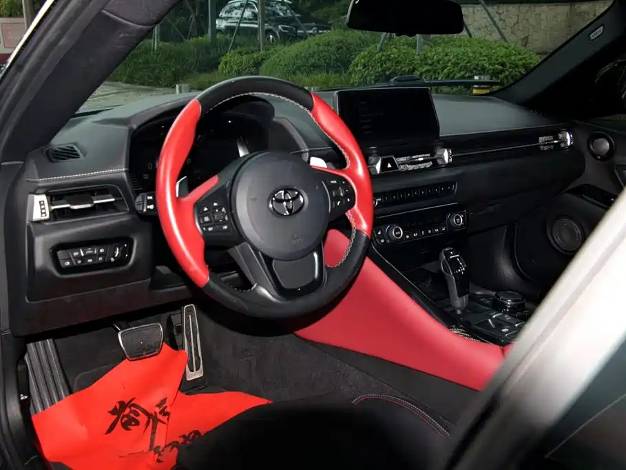 Toyota Supra — миниатюра 8