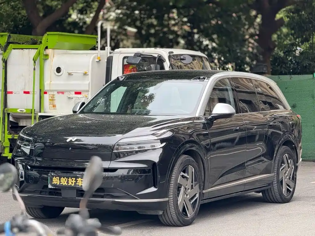 Onvo L90 2025 Max мест