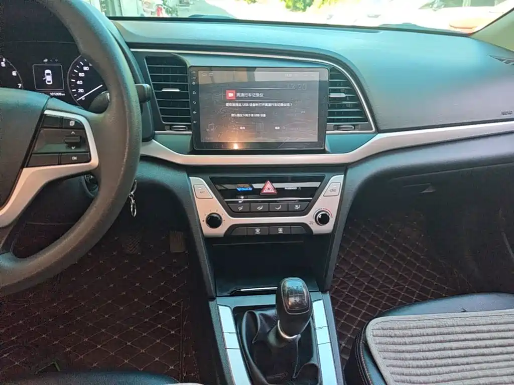 Hyundai Elantra — миниатюра 13