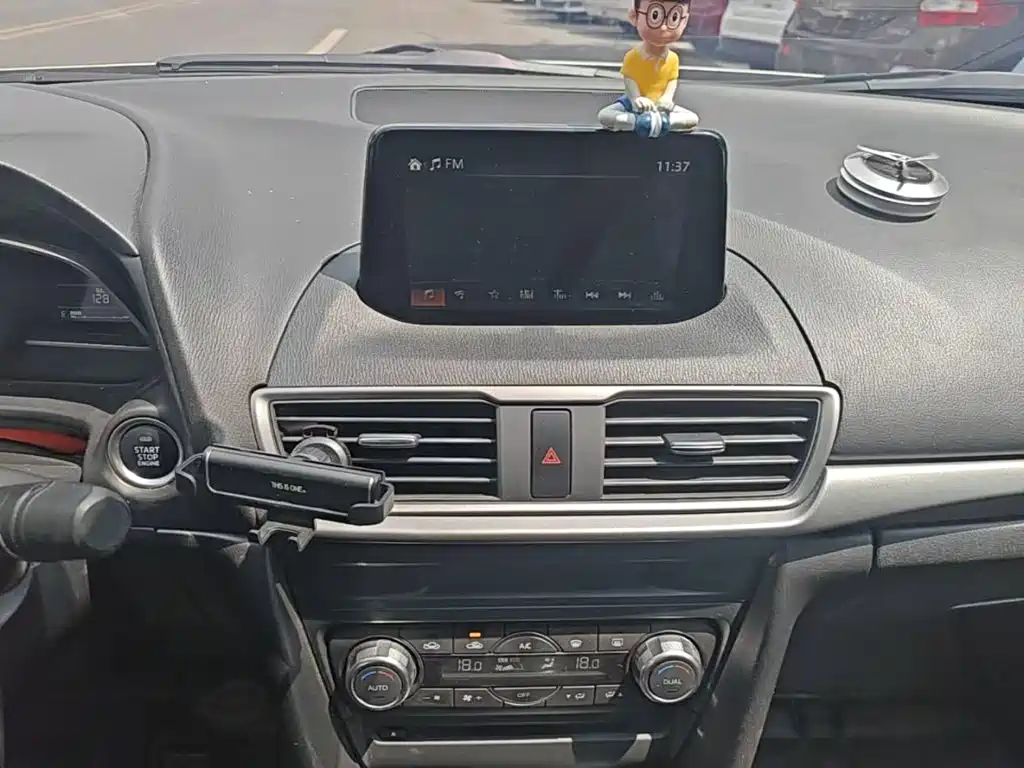 Mazda 3 Axela — миниатюра 13