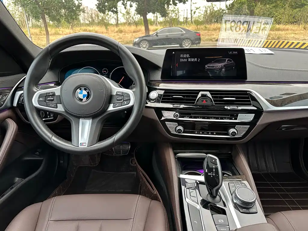 BMW 5 Series — миниатюра 15
