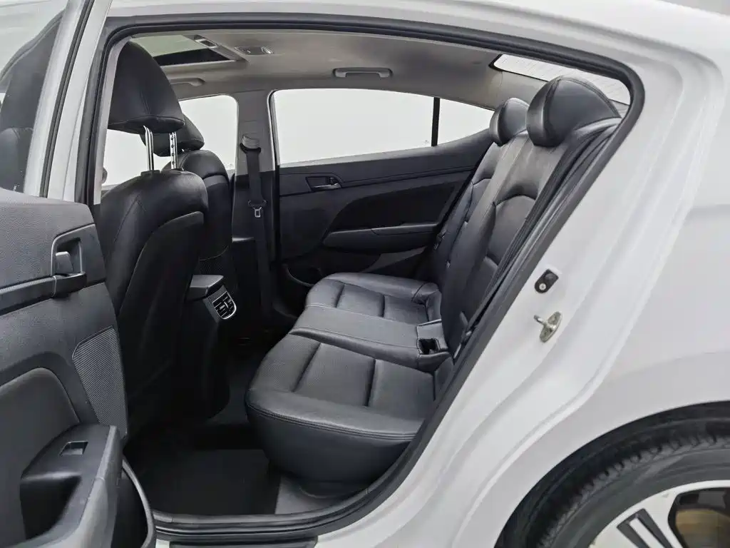 Hyundai Elantra — миниатюра 15