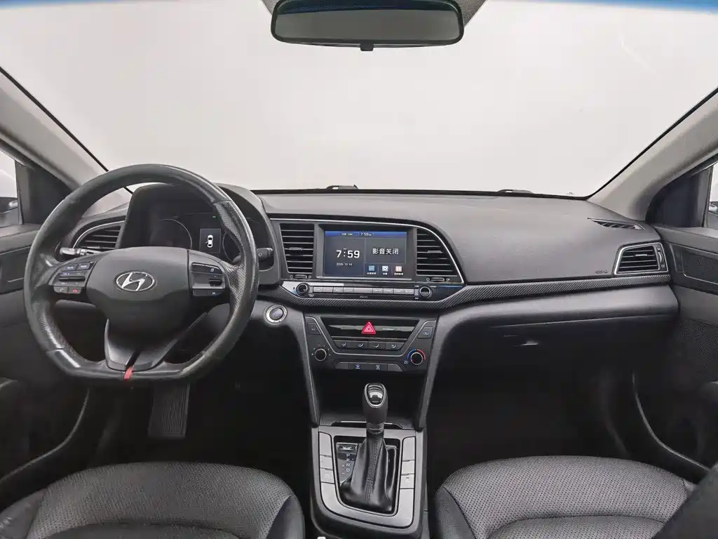 Hyundai Elantra — миниатюра 5