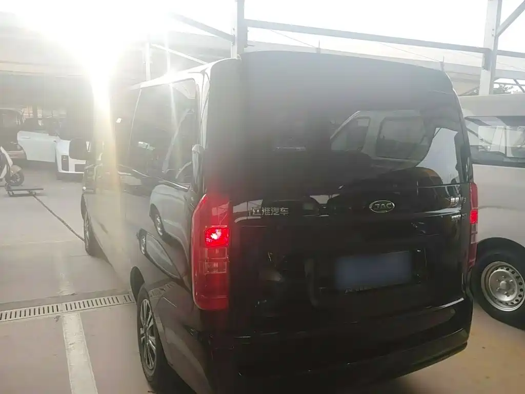 JAC RefineM3 M3 2023 PLUS 1.5T 5/7 мест