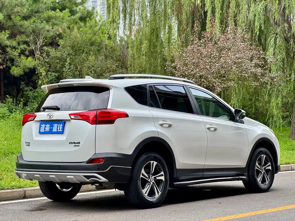 Toyota RAV4 — миниатюра 13