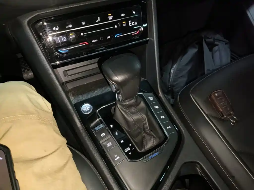 Volkswagen Tiguan L PHEV — миниатюра 14
