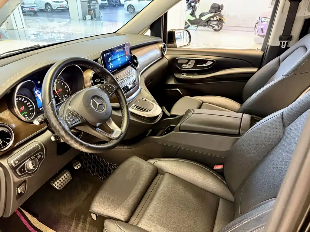 Mercedes-Benz V-Class — миниатюра 2