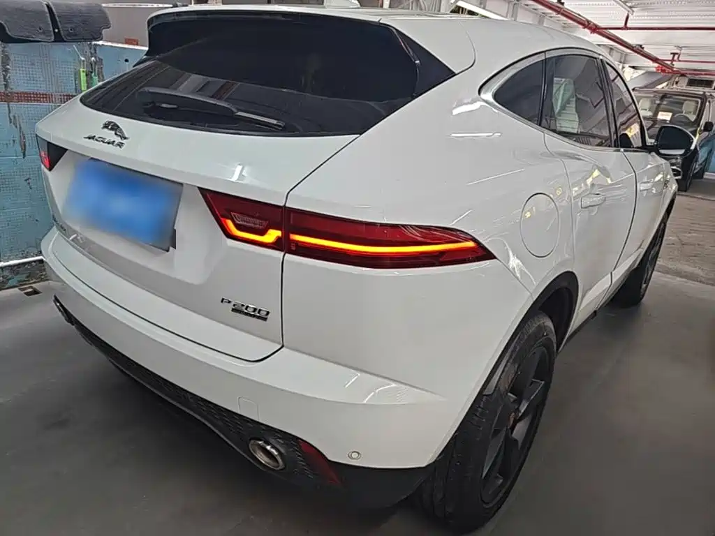 Jaguar E-PACE — миниатюра 7
