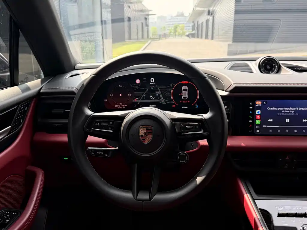 Porsche Macan EV — миниатюра 9