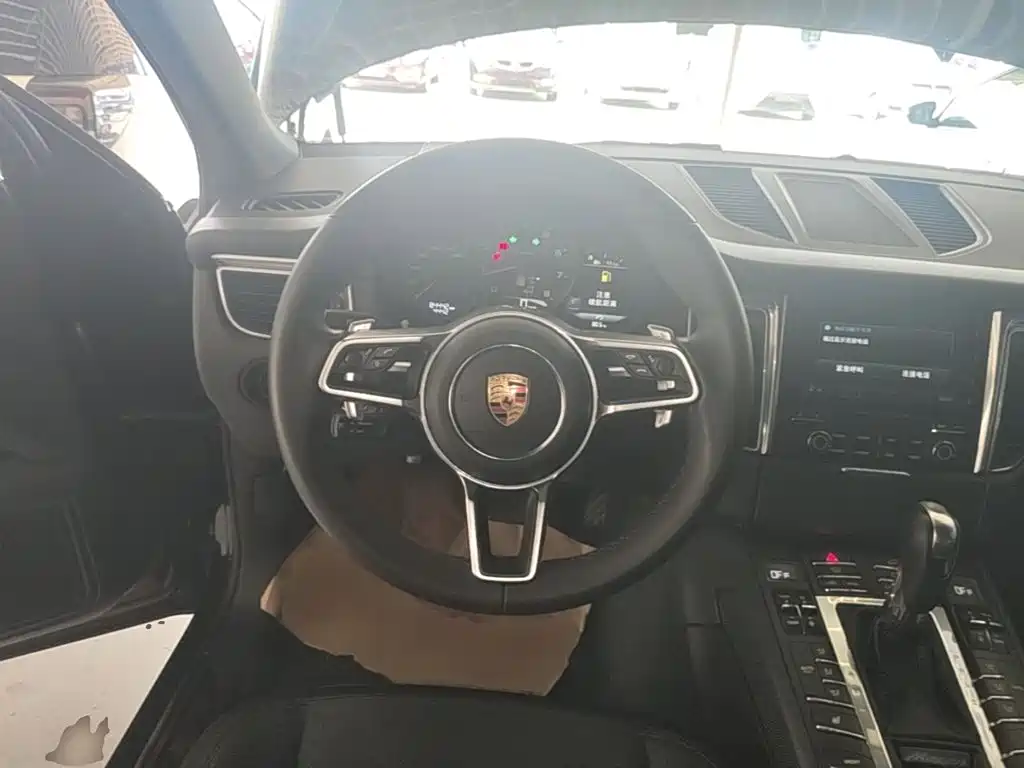 Porsche Macan — миниатюра 11