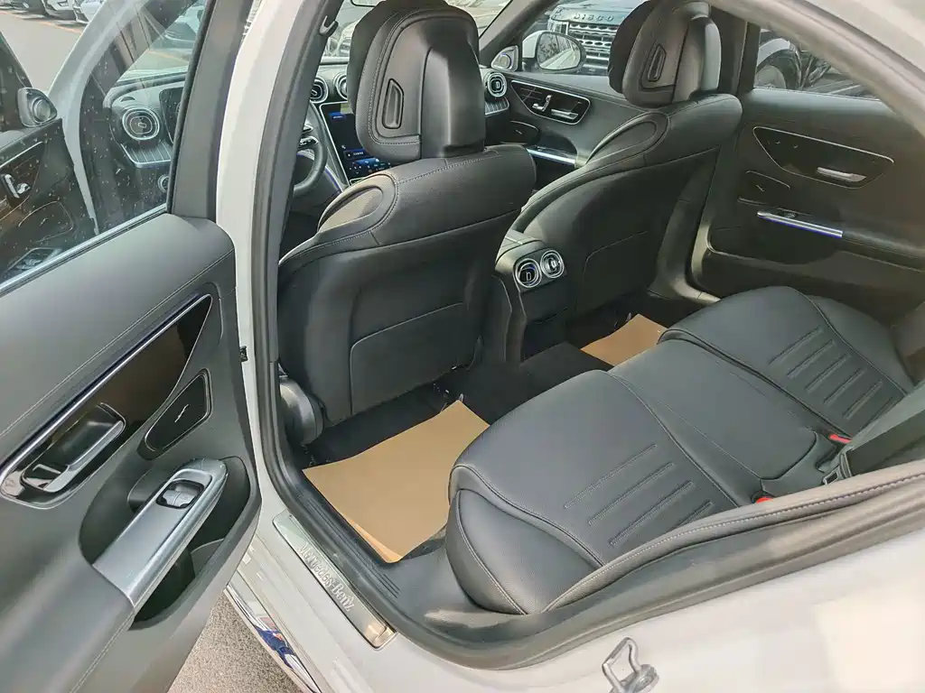 Mercedes-Benz C-Class — миниатюра 8
