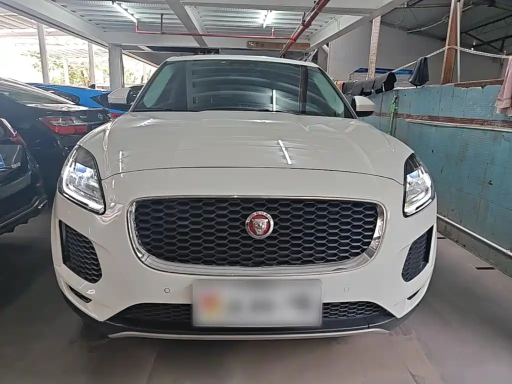Jaguar E-PACE — миниатюра 3