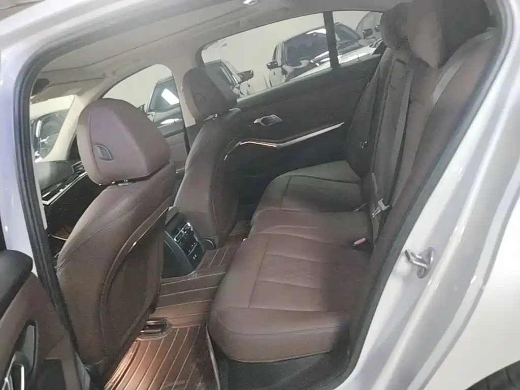 BMW 3 Series — миниатюра 17