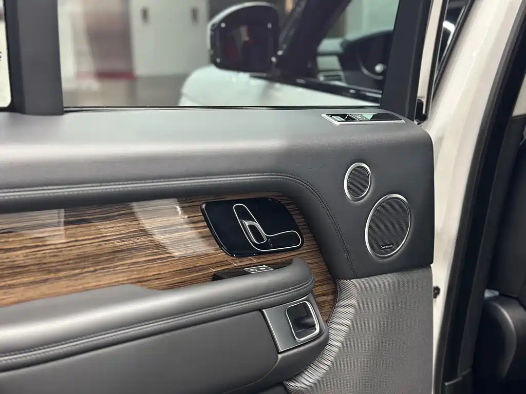 Land Rover Range Rover — миниатюра 8