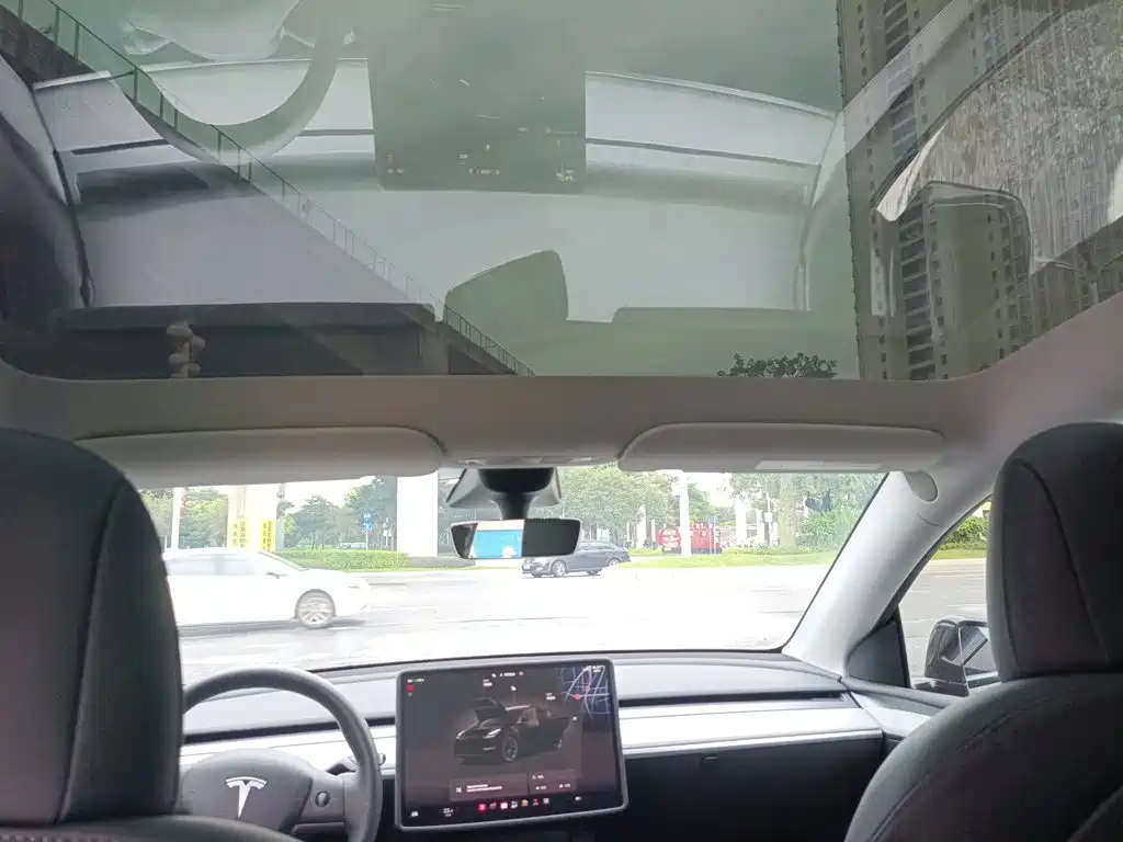 Tesla Model Y — миниатюра 19