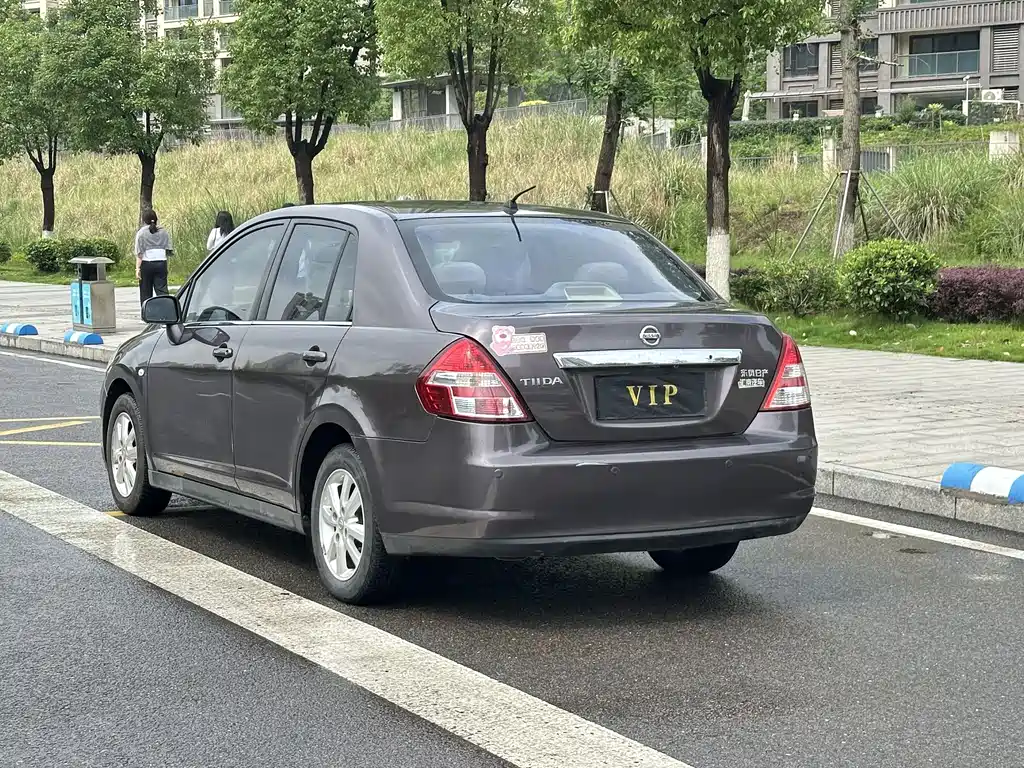 Nissan Tiida 2009 1.6L AT