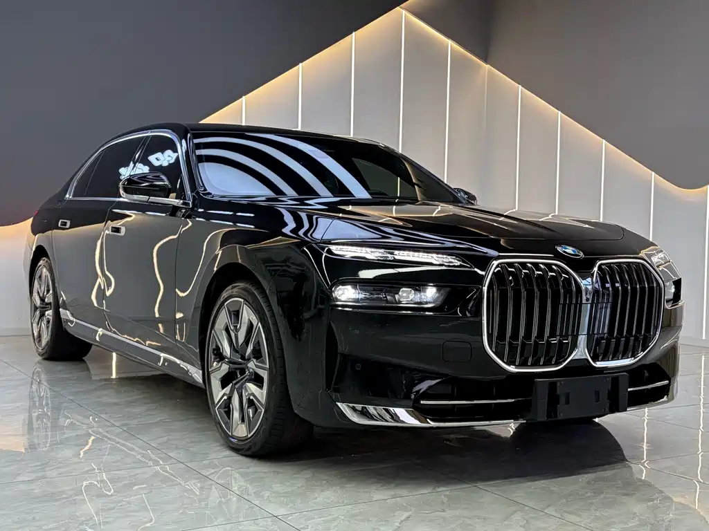 BMW 7 Series — миниатюра 3