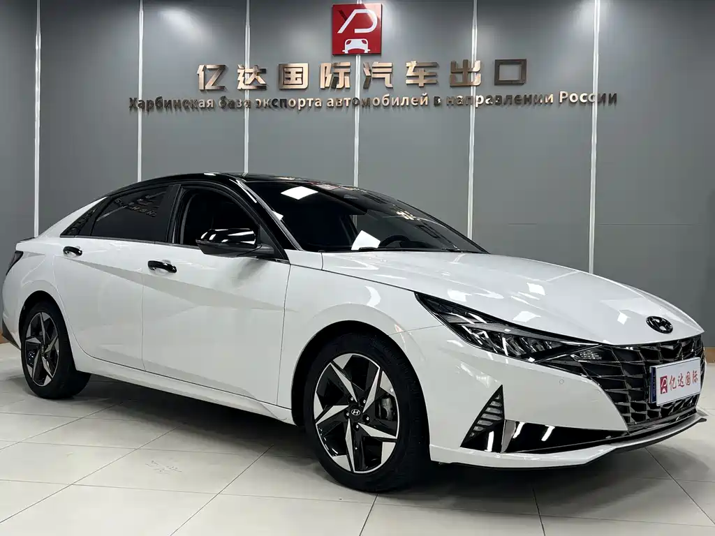 Hyundai Elantra 2023 1.5L CVT LUX Luxury