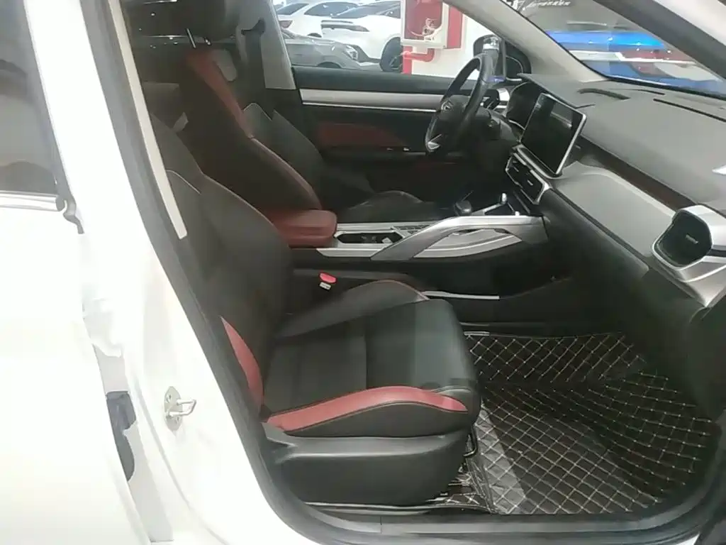 Geely Binyue — миниатюра 25