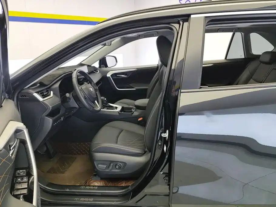 Toyota RAV4 — миниатюра 9