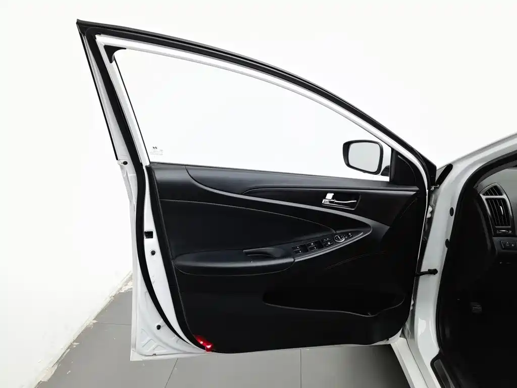 Hyundai Sonata — миниатюра 8