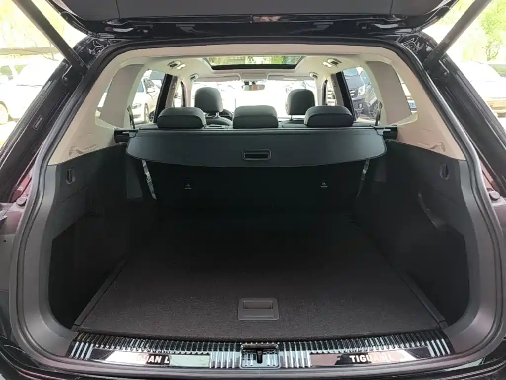 Volkswagen Tiguan L — миниатюра 19