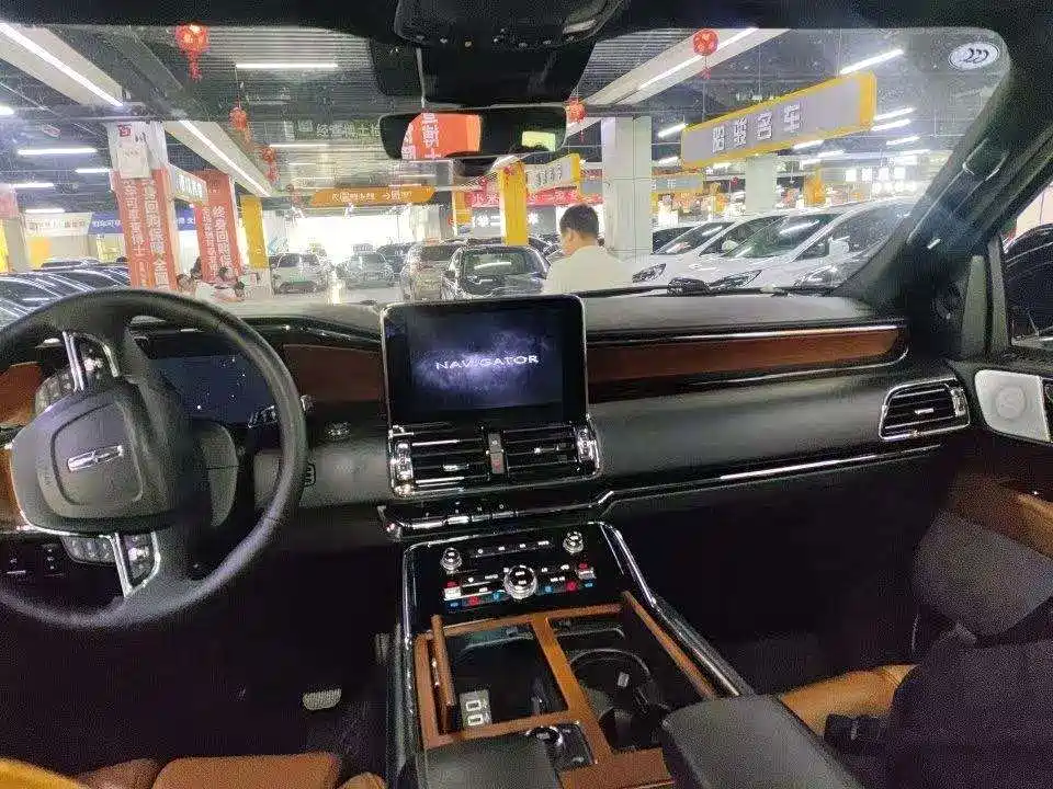 Lincoln Navigator — миниатюра 9
