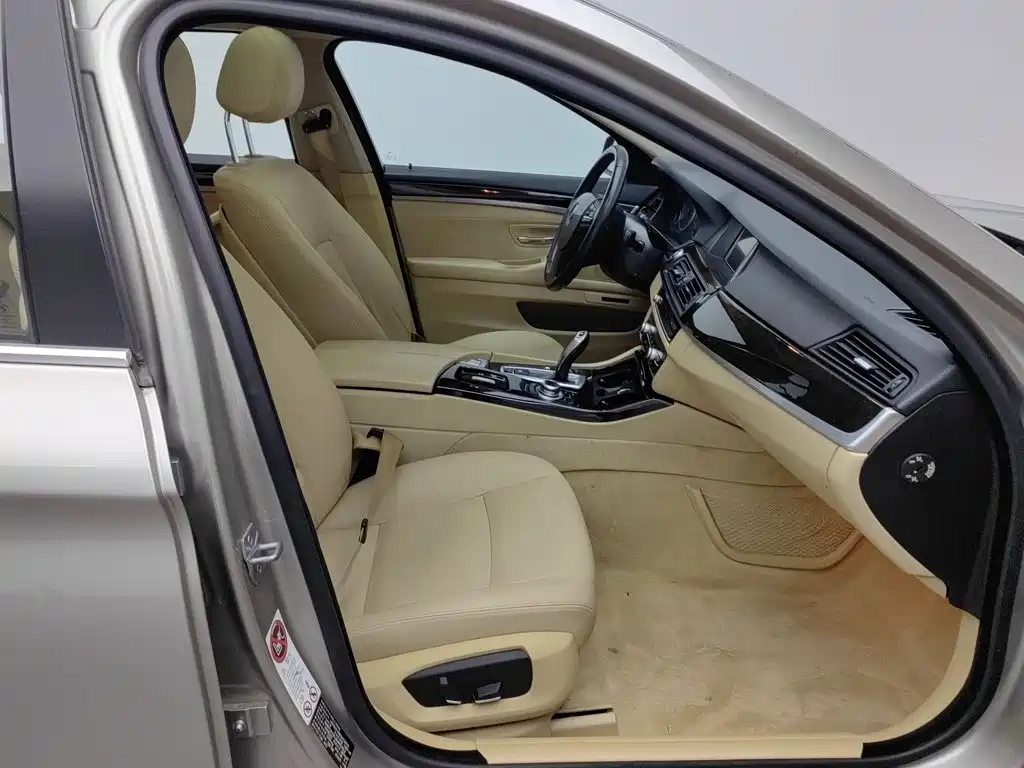 BMW 5 Series — миниатюра 23