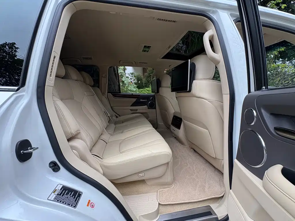 Lexus LX — миниатюра 12