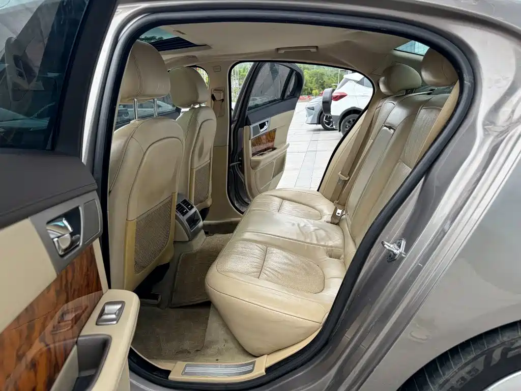 Jaguar XF — миниатюра 12