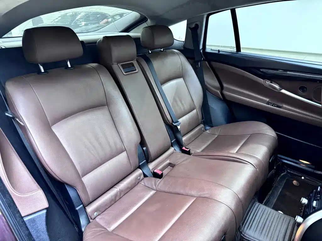 BMW 5 Series GT — миниатюра 18