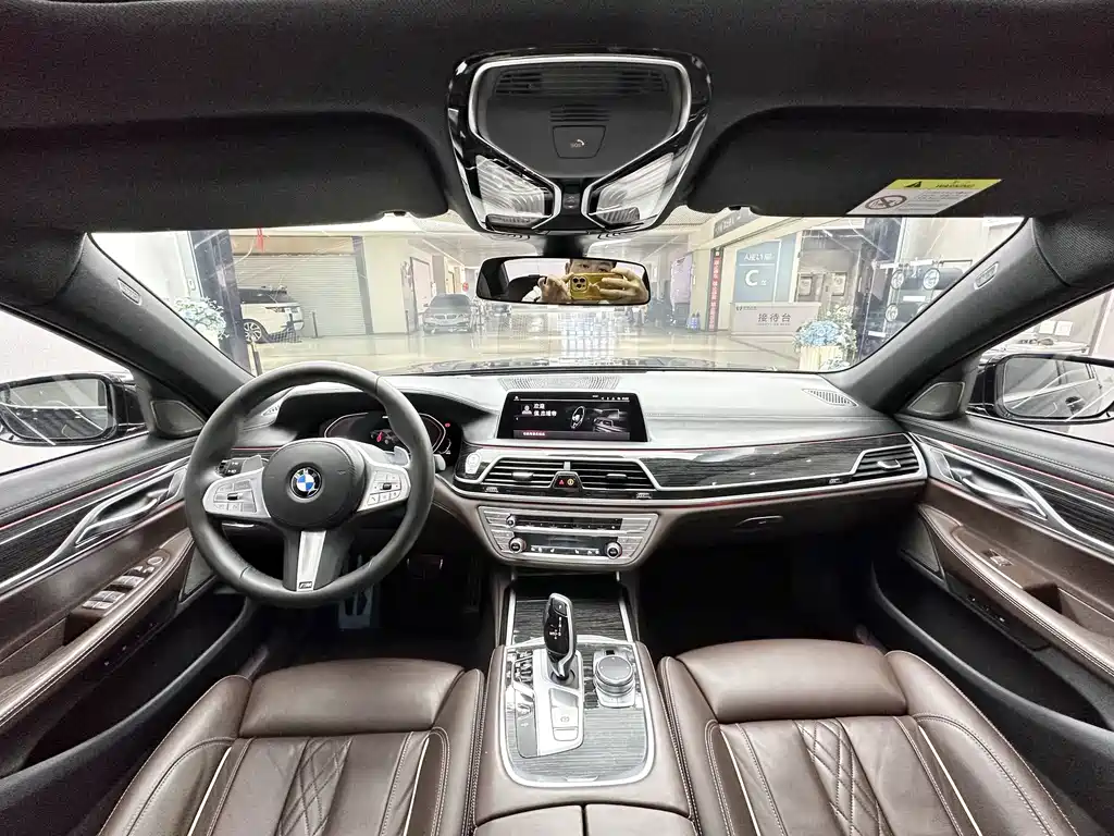 BMW 7 Series — миниатюра 10