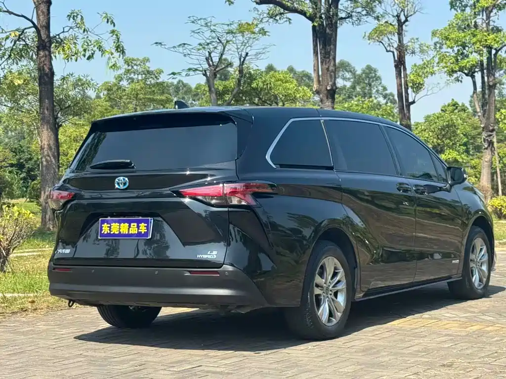 Toyota Sienna — миниатюра 14