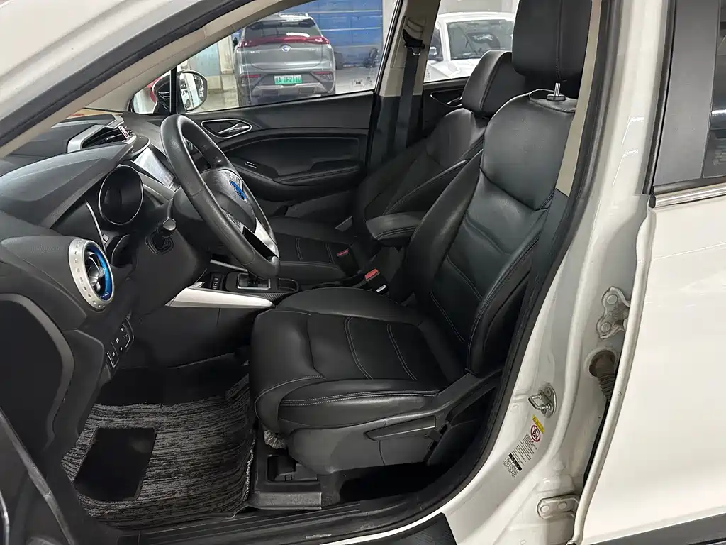 BYD Yuan EV — миниатюра 8