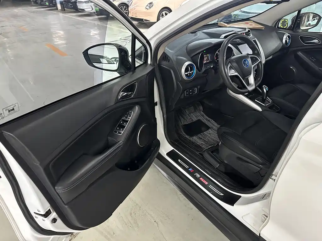 BYD Yuan EV — миниатюра 9
