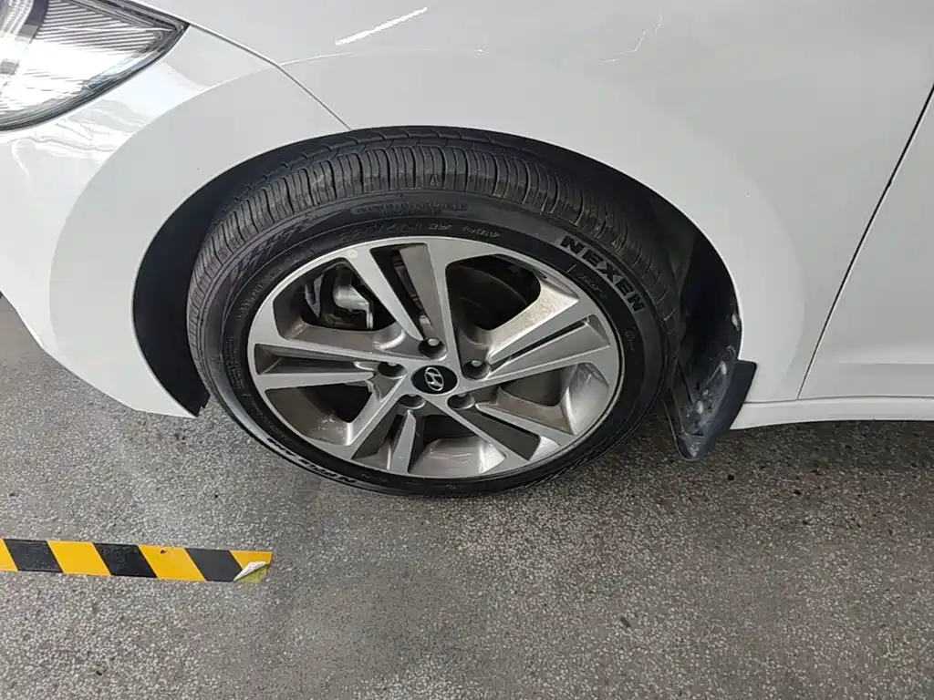 Hyundai Elantra — миниатюра 23
