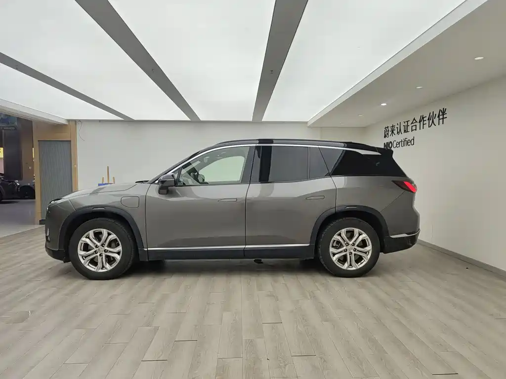 NIO ES8 2020 580KM мест