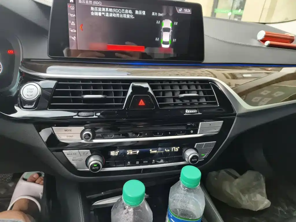 BMW 5 Series — миниатюра 6