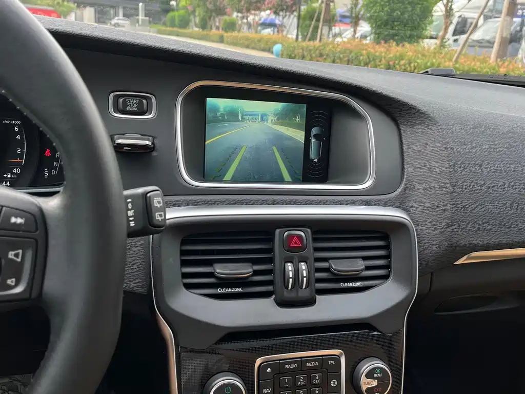 Volvo V40 — миниатюра 10
