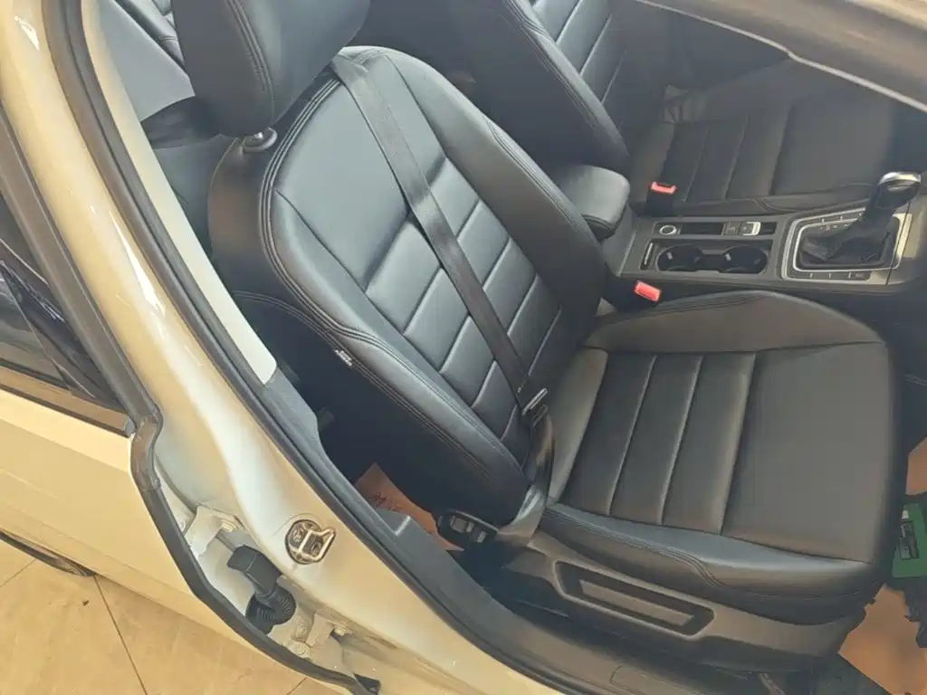 Volkswagen Golf — миниатюра 25