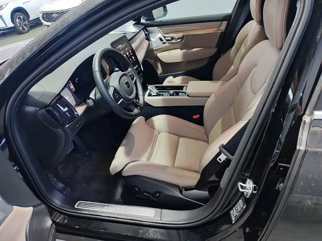 Volvo S90 PHEV — миниатюра 11