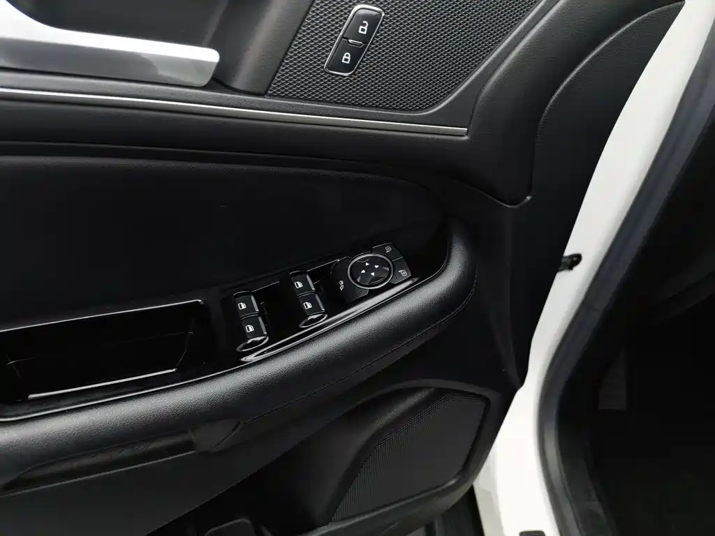 Ford Edge — миниатюра 9