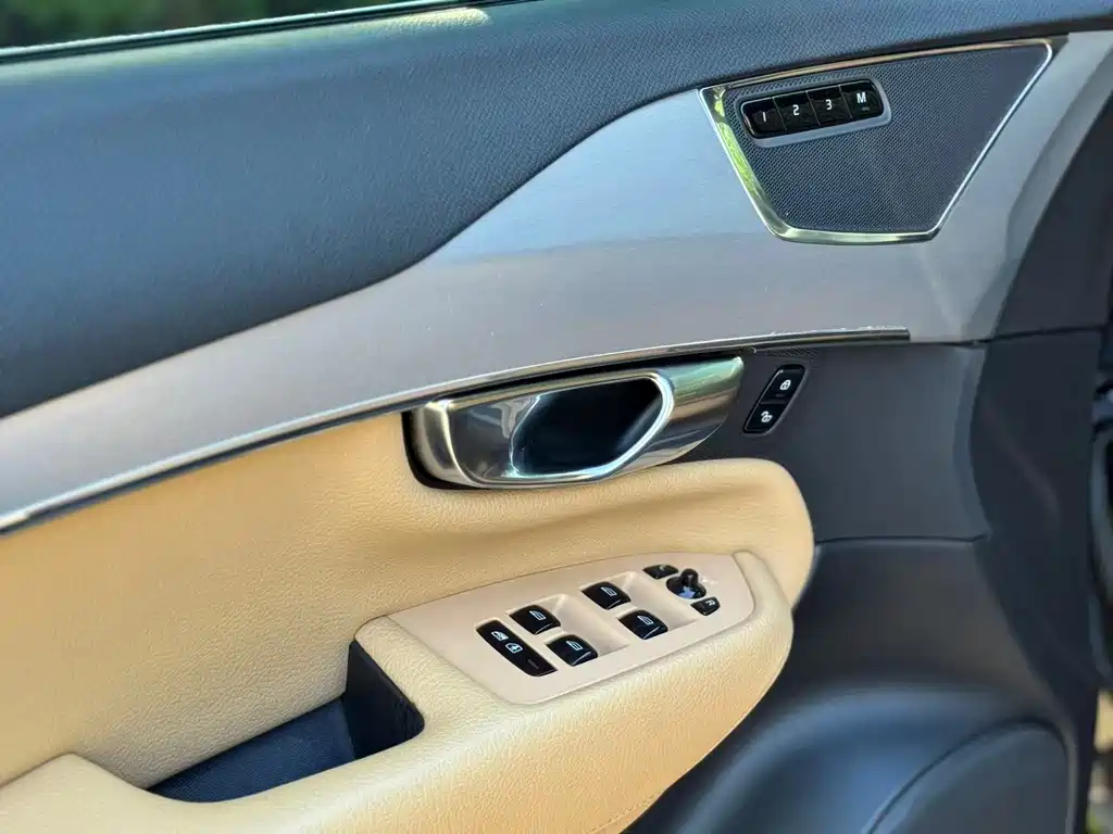 Volvo XC90 — миниатюра 14