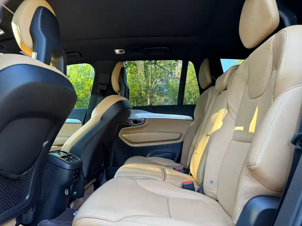 Volvo XC90 — миниатюра 21