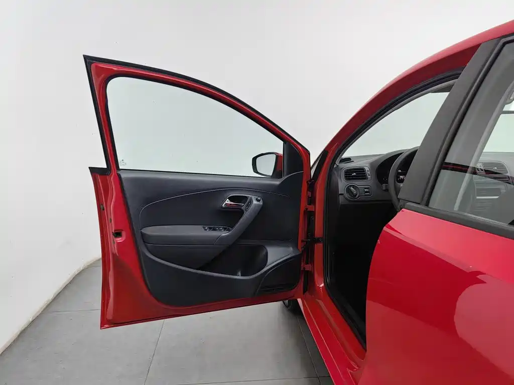 Volkswagen Polo — миниатюра 8