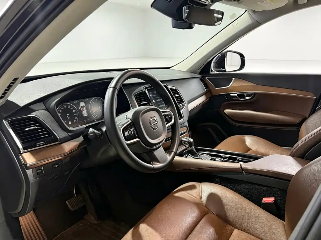 Volvo XC90 — миниатюра 9