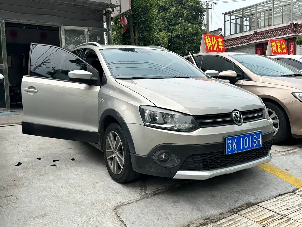 Volkswagen Polo 2014 1.6L Cross Polo AT