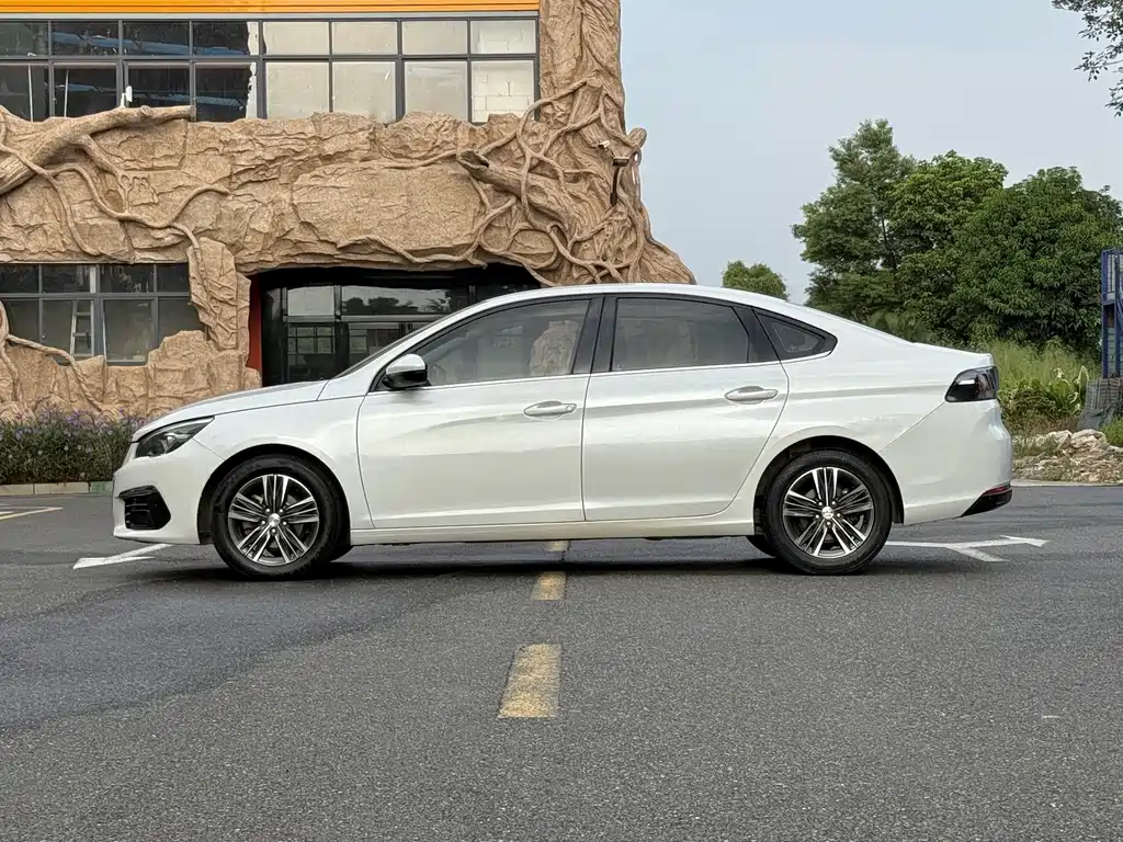 Peugeot 308 — миниатюра 5
